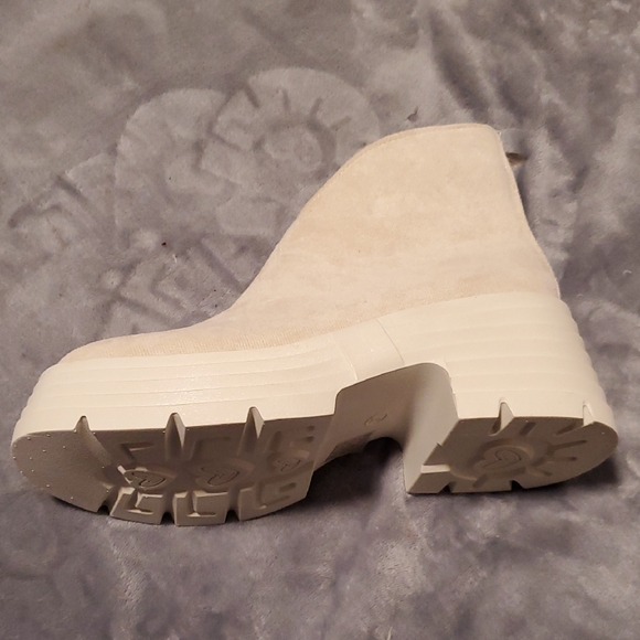 Stylish Cream Platform Ankle Boots - Picture 3 of 10